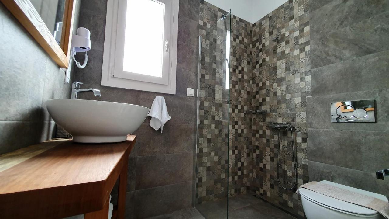 Sarakiniko Rooms Adamantas  ภายนอก รูปภาพ