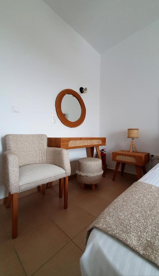 Sarakiniko Rooms Adamantas  ภายนอก รูปภาพ